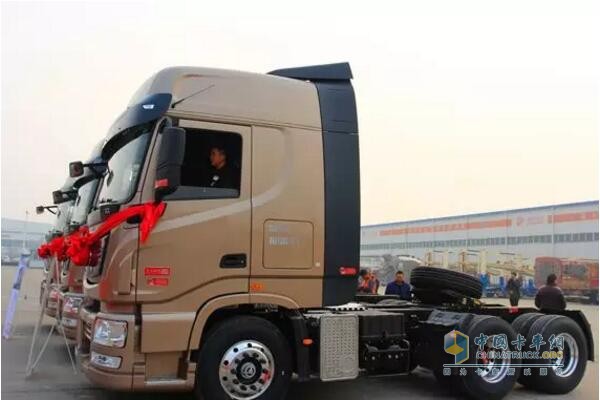 搭載東風康明斯的天龍旗艦