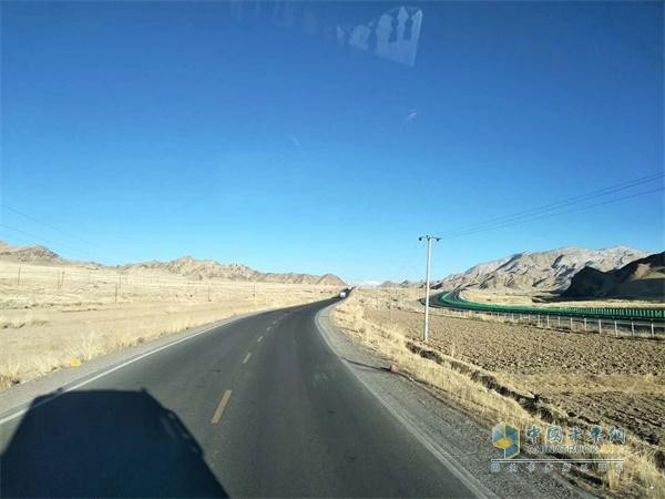 歐曼EST超級(jí)卡車(chē)在路上