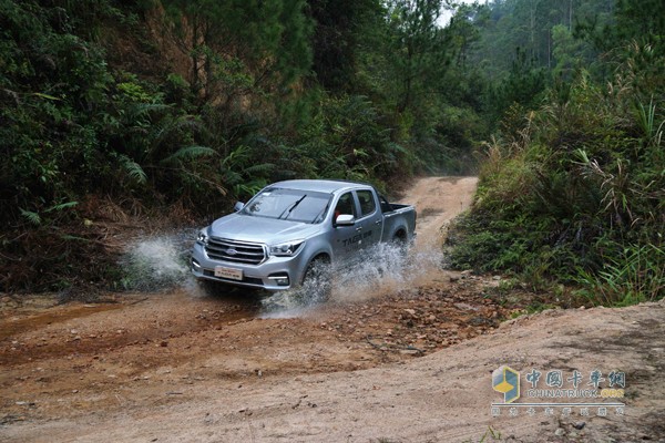 慶鈴汽車TΛGΛ達咖穿越山地