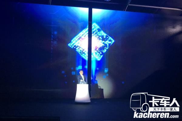 一汽集團(tuán)公司總經(jīng)理助理兼解放公司總經(jīng)理胡漢杰在活動現(xiàn)場按下啟動按鈕