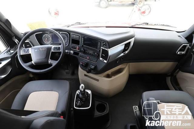 揭秘格爾發(fā)長(zhǎng)頭重卡 康明斯 ZF 美馳！還有1000升油箱和大臥鋪！