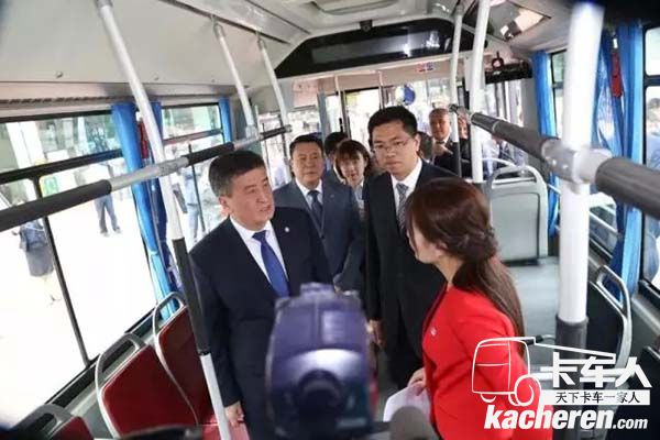 吉爾吉斯斯坦總統(tǒng)索隆拜?熱恩別科夫一行領(lǐng)導(dǎo)體驗福田汽車新能源商用車產(chǎn)品