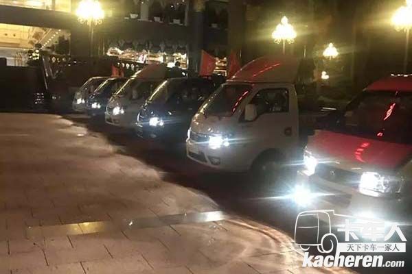 排列整齊的東風途逸