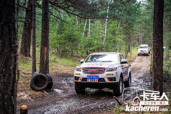 江淮帥鈴T6穿越叢林