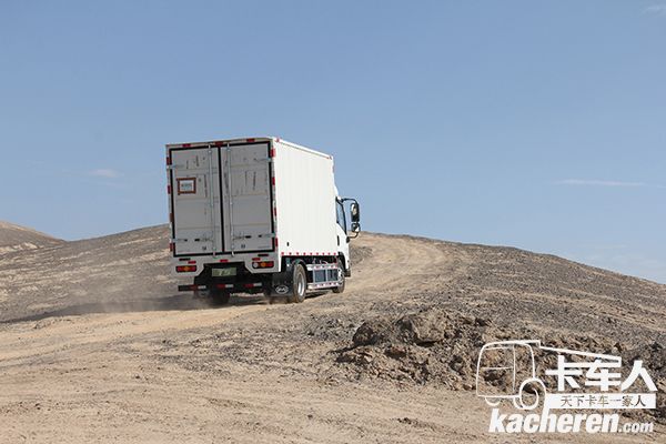 比亞迪T5純電動卡車沖坡不落下風