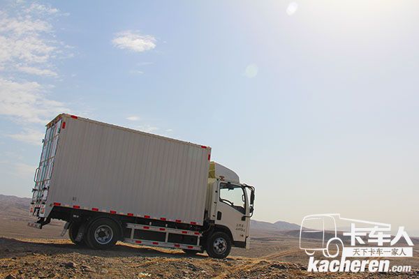 沖上坡頂，俯瞰疆域