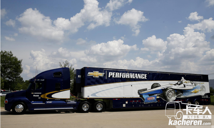 看看歐洲賽車隊的拖掛卡車，都是高端貨