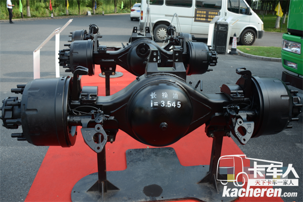 在2019年中商務(wù)大會現(xiàn)場,華菱星馬展出了3款漢馬車橋