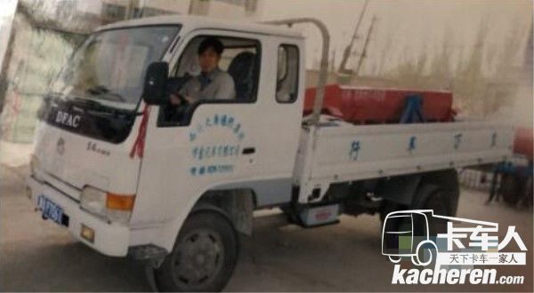 早年鐘茂峰開東風卡車前往西藏