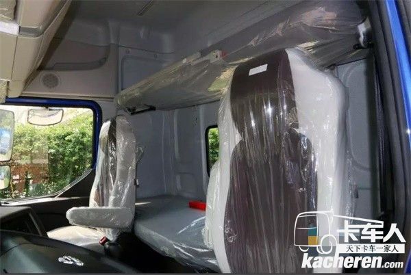 國六版乘龍H5綠通載貨車的駕駛室