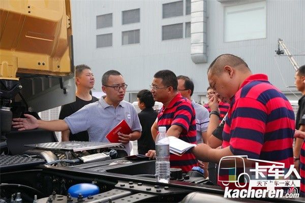 參觀X13動力版杰獅重卡