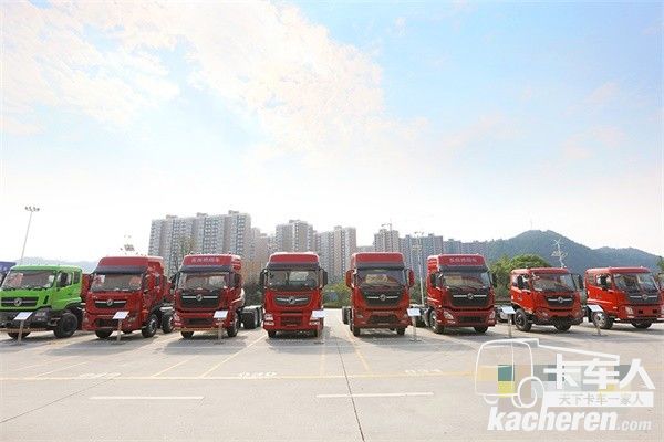 排列整齊的東風天龍