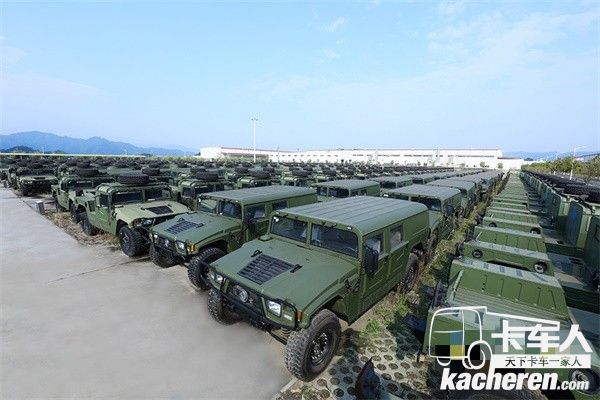 排列整齊的東風猛士