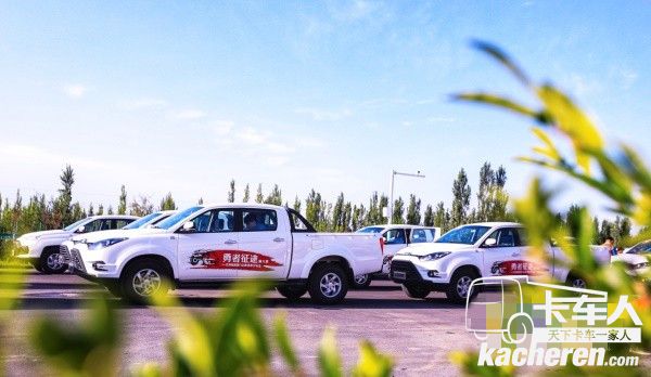 行駛整齊的江鈴域虎