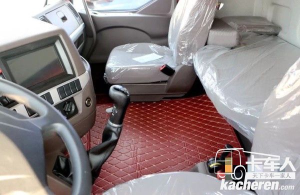 乘龍H5快運房車駕駛室