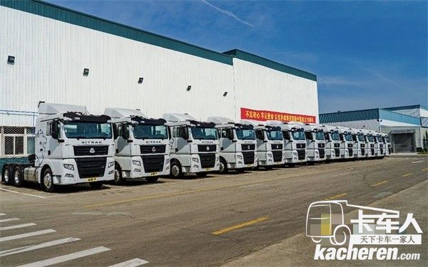 排列整齊的中國首款智能卡車汕德卡