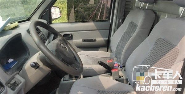 單排座駕駛室依然寬敞舒適