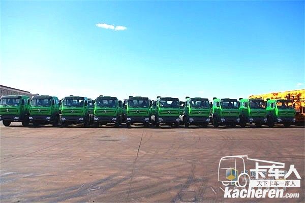 ?排列整齊的北奔重卡