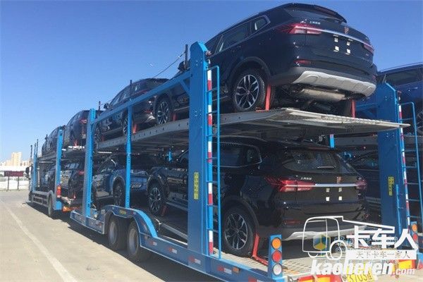 紅巖中置軸轎運(yùn)車符合轎運(yùn)車上下兩排裝載限高以及安全高效運(yùn)輸?shù)男枨? height=