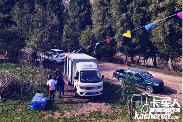 大大小小的卡車前來來收購