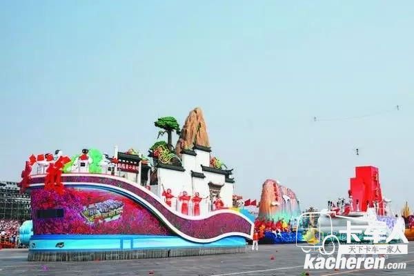 10月1日“美好安徽”彩車出現在群眾游行隊伍中