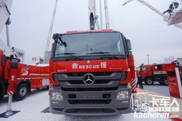 奔馳底盤41米重型粉劑高噴消防車