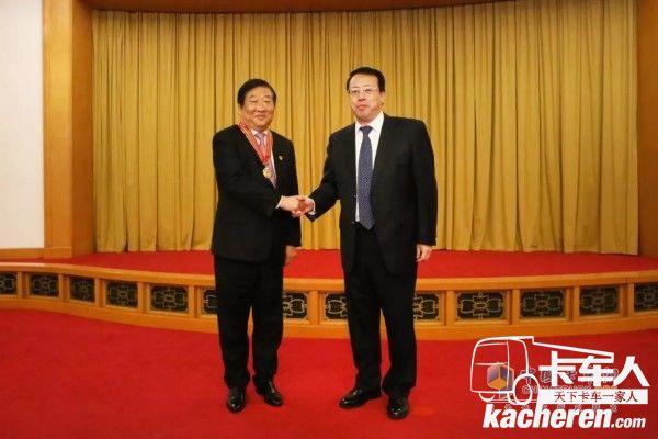 龔正為譚旭光頒發省長質量獎獎章