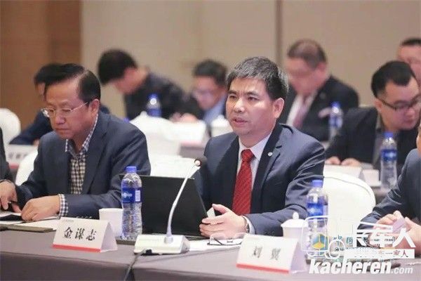 東風(fēng)商用車(chē)有限公司副總經(jīng)理金謀志說(shuō)：“建筑工程項(xiàng)目與商用車(chē)有著天然的強(qiáng)關(guān)聯(lián)性，本著優(yōu)勢(shì)互補(bǔ)走出去的想法，東風(fēng)商用車(chē)希望與各企業(yè)建立強(qiáng)強(qiáng)合作的平臺(tái)，形成雙輪驅(qū)動(dòng)，共同推動(dòng)湖北省內(nèi)建筑行業(yè)和汽車(chē)行業(yè)共建“一帶一路”倡議，為湖北省外經(jīng)外貿(mào)融合發(fā)展工作走深走實(shí)，貢獻(xiàn)一份力量。”