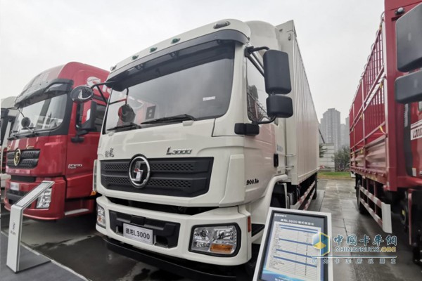 搭載玉柴YCK05240國六發動機的德龍L3000廂式載貨車