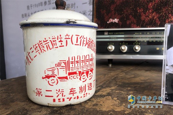 ?“一磚一瓦建二汽”東風老物件之一,水杯