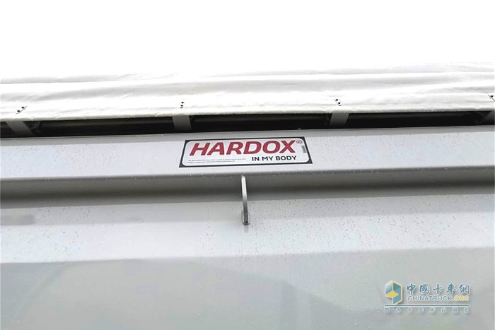 汕德卡上裝用料上乘,嚴把品質關(進口瑞典HARDOX高耐磨鋼板材料)