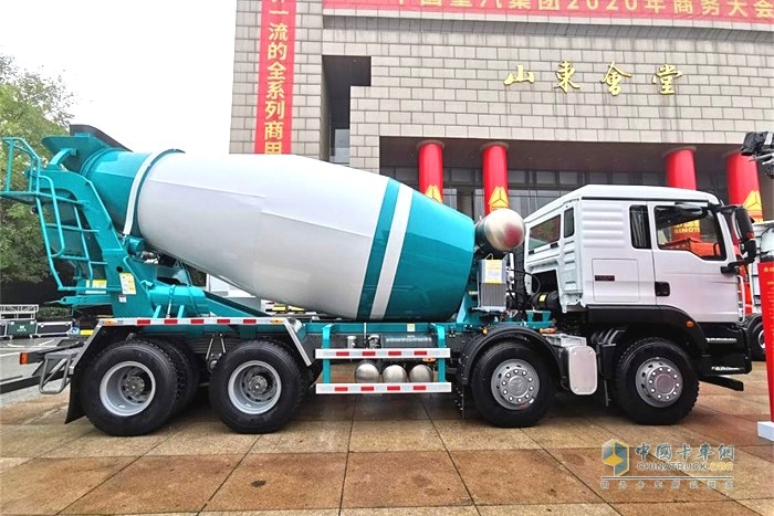 汕德卡產品嚴守法規,推出最新8x4水泥攪拌車