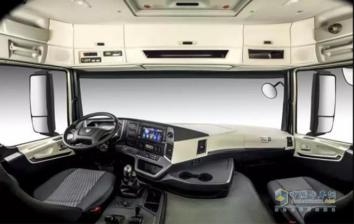 聯合卡車國六LNG牽引車舒適內飾