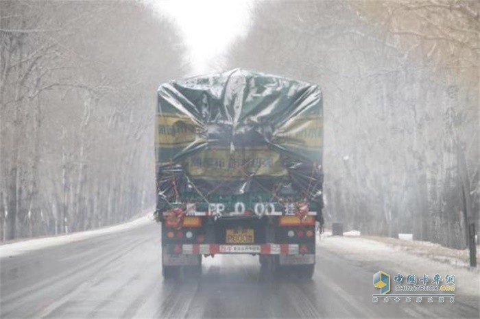 豪沃T7牽引車油耗低