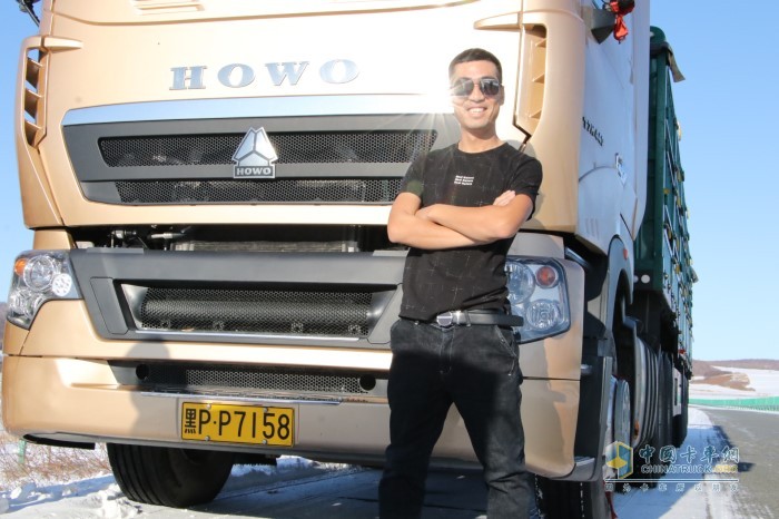 中國(guó)重汽豪沃T7輕量化牽引車用戶王影