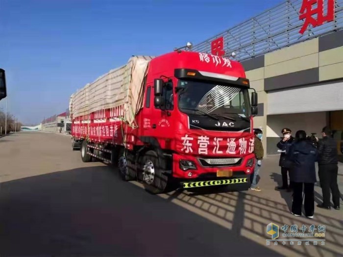 參與防疫物資、生活保障物資運輸的江淮格爾發車輛