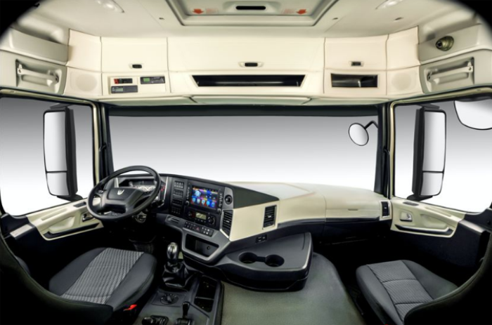 聯合U+系牽引車駕駛室內部