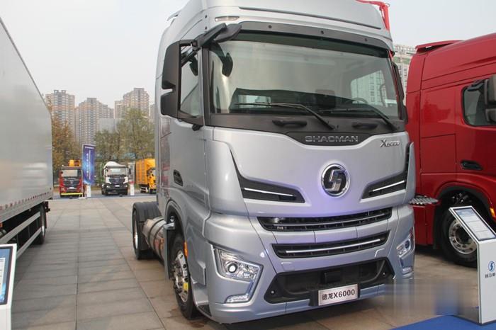 陜汽德龍X6000 LNG牽引車搭載濰柴WP15NG530天然氣發動機