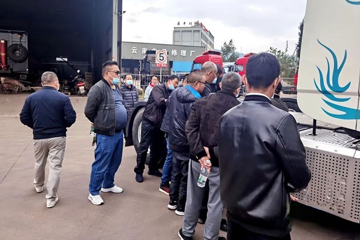 引導(dǎo)客戶開展實(shí)車靜態(tài)品鑒