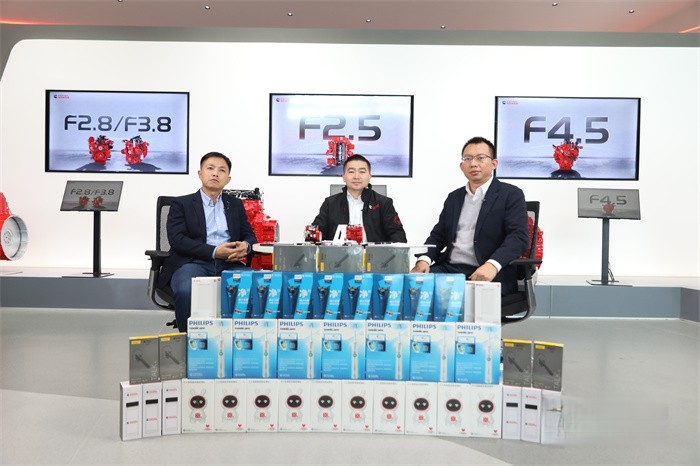 北京會場:從左起福田康明斯應用工程經理楊立波 福田康明斯服務總監伊里亞斯福田康明斯輕型業務總監鄭祥云