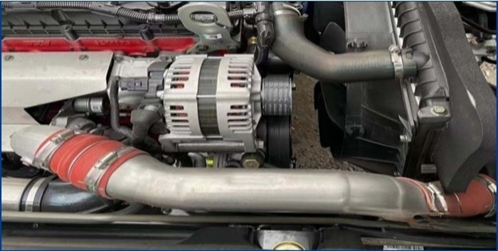 解放輕卡J6F冷藏車還采用了原廠雙壓縮機支架的設計