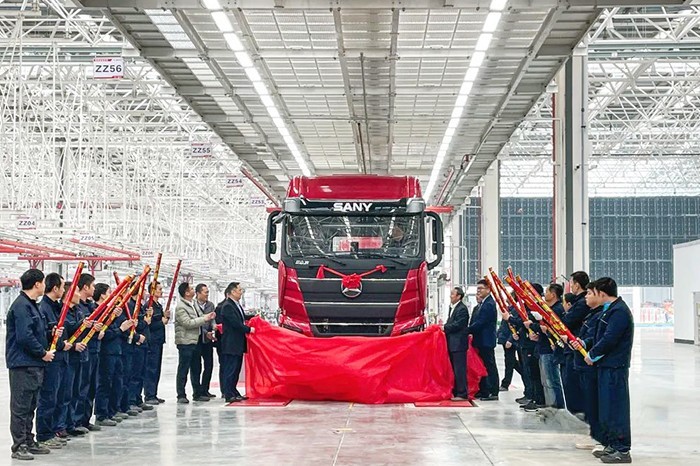 三一集團 智聯重卡產業園 整車批量下線