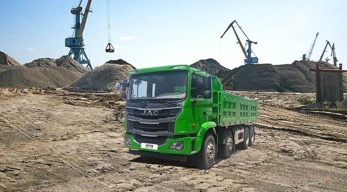 格爾發8×4砂石料運輸自卸車