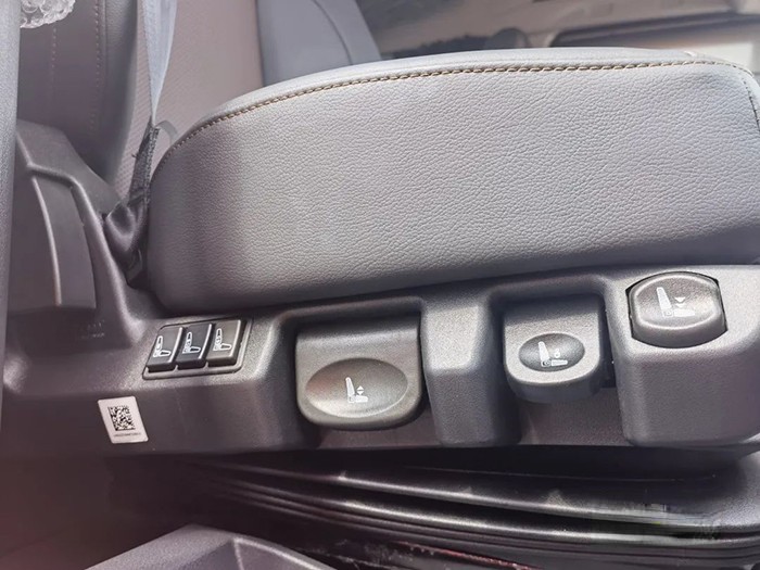 伊斯靈華泰 NTS875 座椅