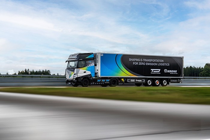 量產(chǎn)版eActros-LongHaul單次充電后，其續(xù)航里程有望超過(guò)800公里