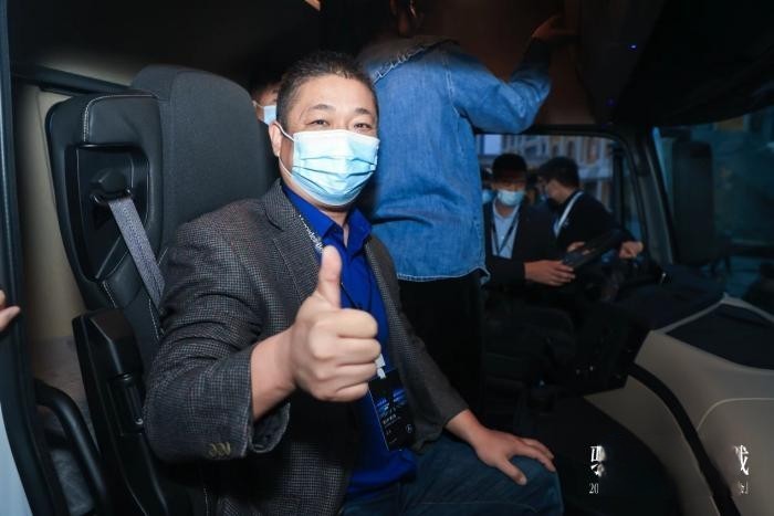 打動你 梅賽德斯-奔馳國產重卡靠得絕不是50萬+的售價