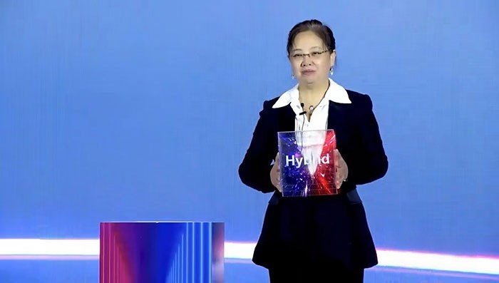 福田汽車集團動力傳動副總裁馮靜講解福田汽車混動技術路線應用及成果產品