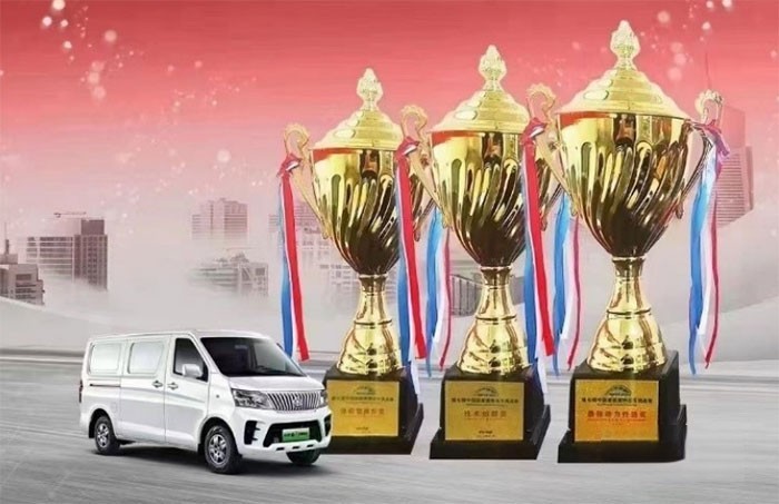 最佳動力性能獎、體驗(yàn)官推薦獎、技術(shù)創(chuàng)新獎三項(xiàng)大獎