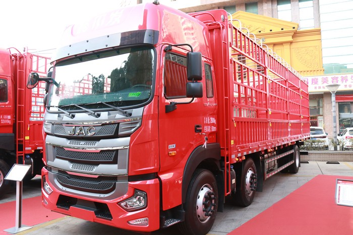 格爾發(fā)6×2 290馬力倉柵車