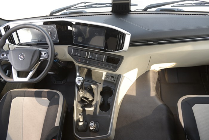 大運(yùn)重卡V7:讓兔年運(yùn)輸征途一路狂飆!